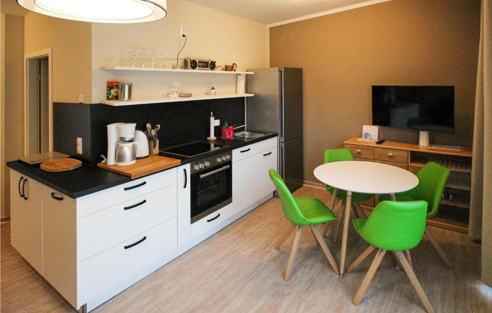 Stunning Apartment In Graal-Mueritz With Kitchen Екстериор снимка